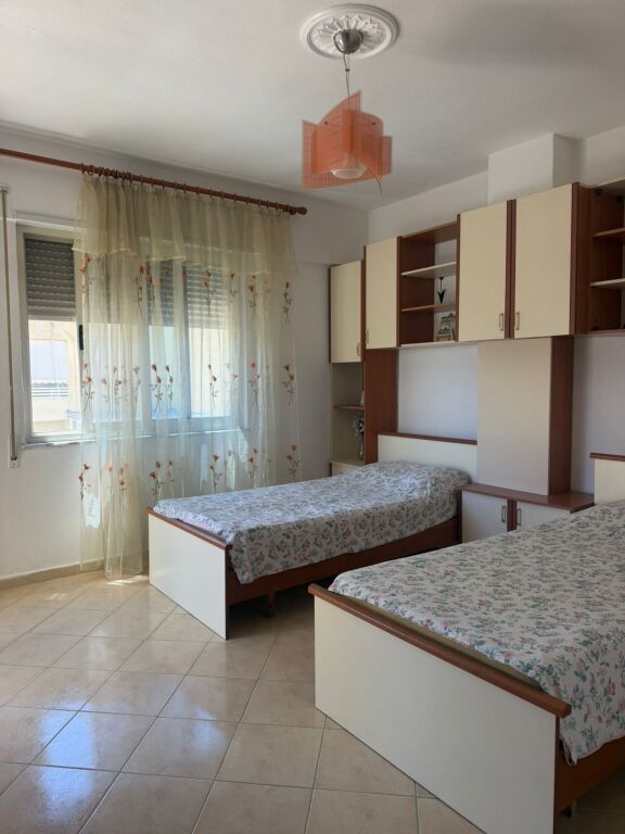 Apartament 2+1+2 me qira ne Plazh !