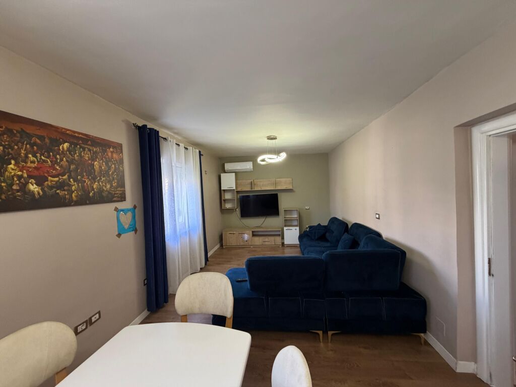 Shitet Apartament 2+1+2 te Muzeumi, Durres