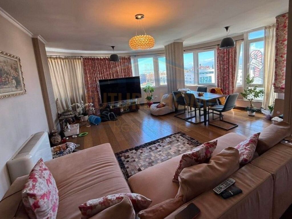 Shitet, Apartament 2+1, Pallati me Shigjeta, Tirane