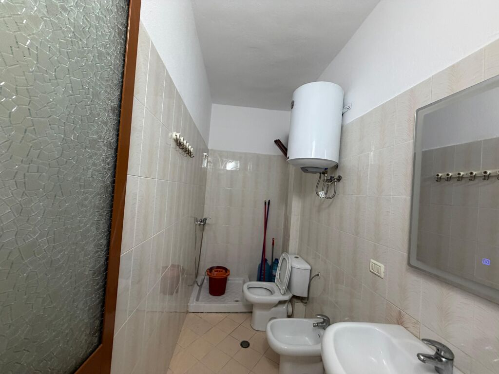 Shitet Apartament 2+1+2+2 te Pelikani, Durres