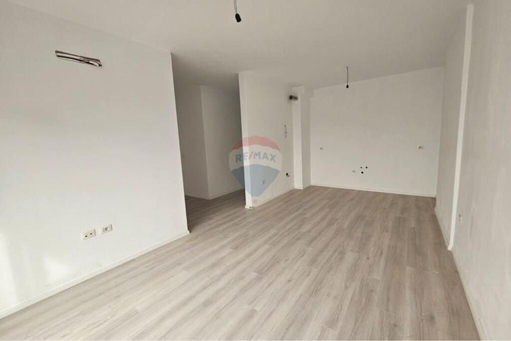 Office for rent near the Red School!