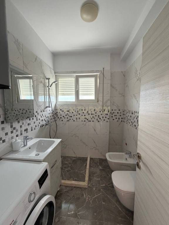 ISH RESTORANT DURRESI-SHESIM APARTAMENT 2+1+2