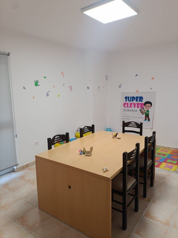 Jepet me qera apartament  Duplex  Komuna  e Parisit  Buze rruge Kika 1