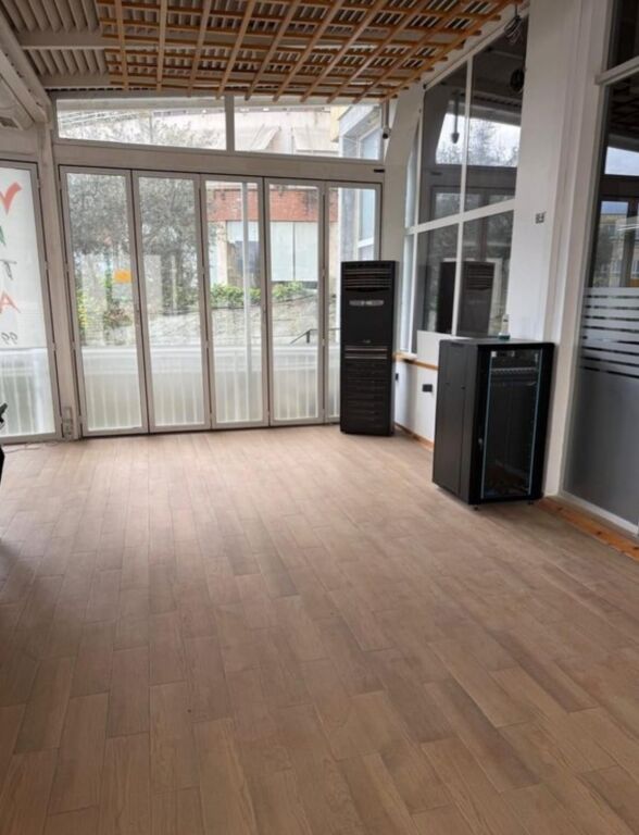 📌Jepet ambient për zyra me qira tek Kodra e Diellit 1
