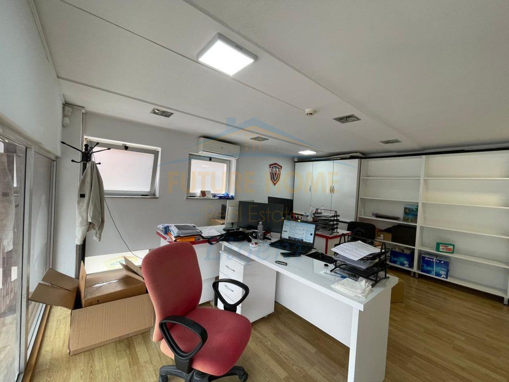 Duplex Ambjent Biznesi, Prane Delijorgjit, Tirane.