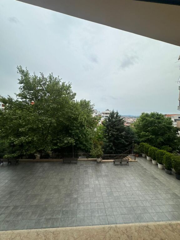 Shitet Apartament 2+1+2