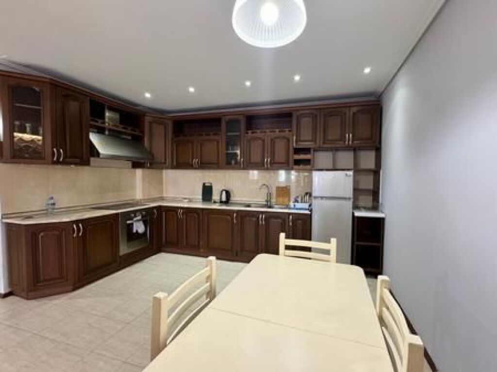 APARTAMENT ME QERA 2+1 PRANE LIQENIT ARTIFICAL TE TIRANES DHE ART TURBINA