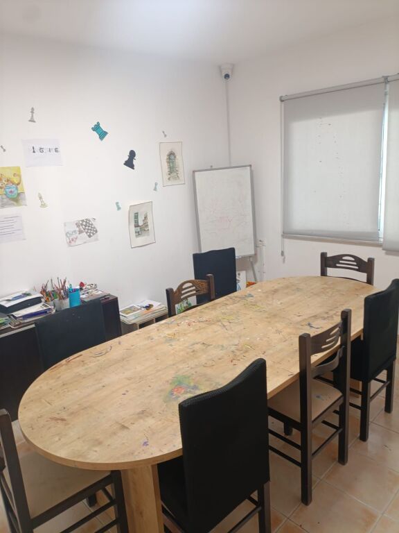 Jepet me qera apartament  Duplex  Komuna  e Parisit  Buze rruge Kika 1