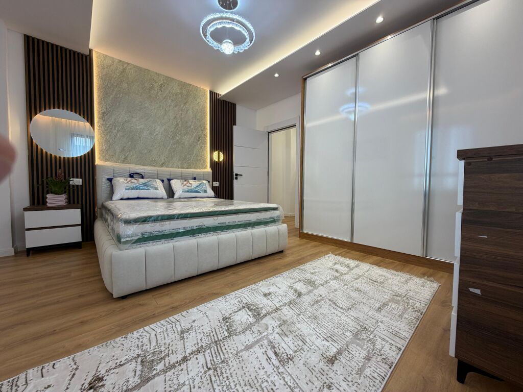 Shitet Apartament 2+1+2 Pallati me Shigjeta