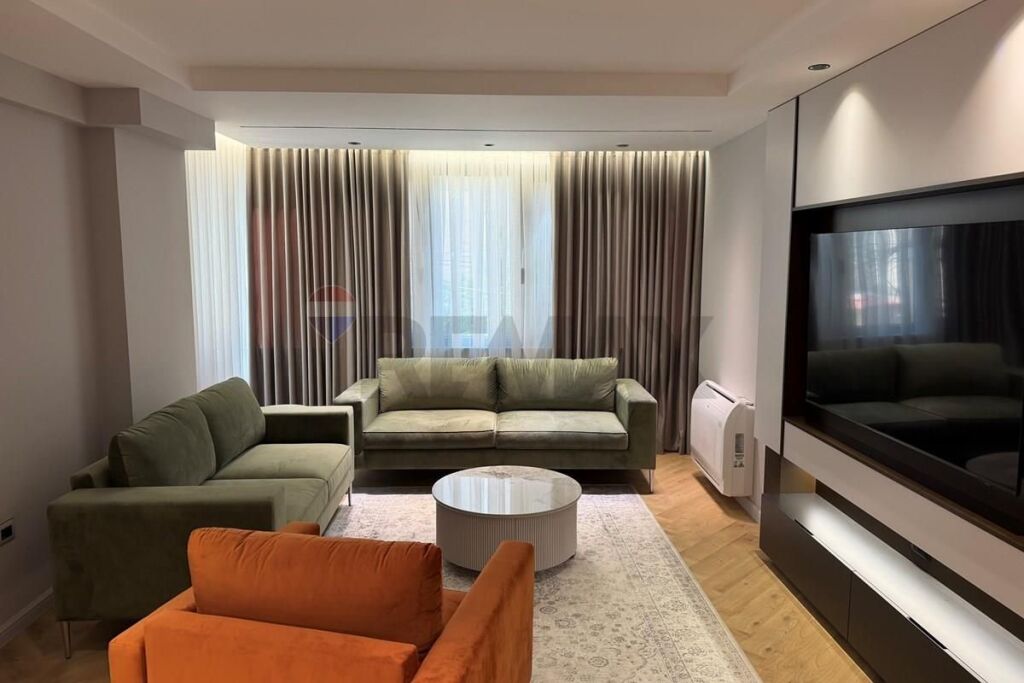 Apartament - Për Qira - Blloku, Tiranë