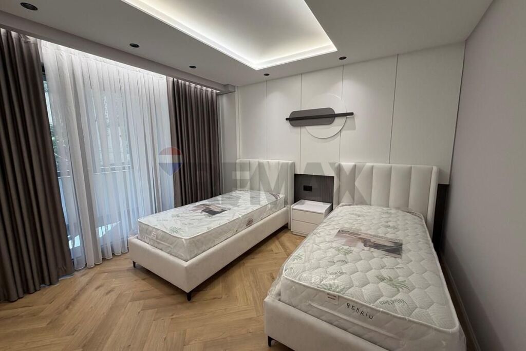 Apartament 2+1+2 me qera Blloku