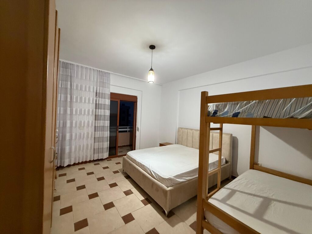 Shitet Apartament 2+1+2+2 te Pelikani, Durres