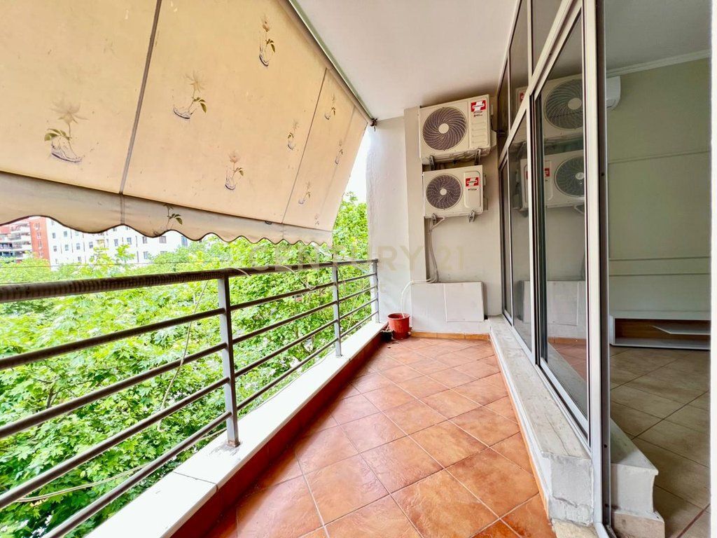 QIRA, APARTAMENT MODERN 2+1+2 me POST PARKIMI, GLOBE / RRUGA KAVAJËS