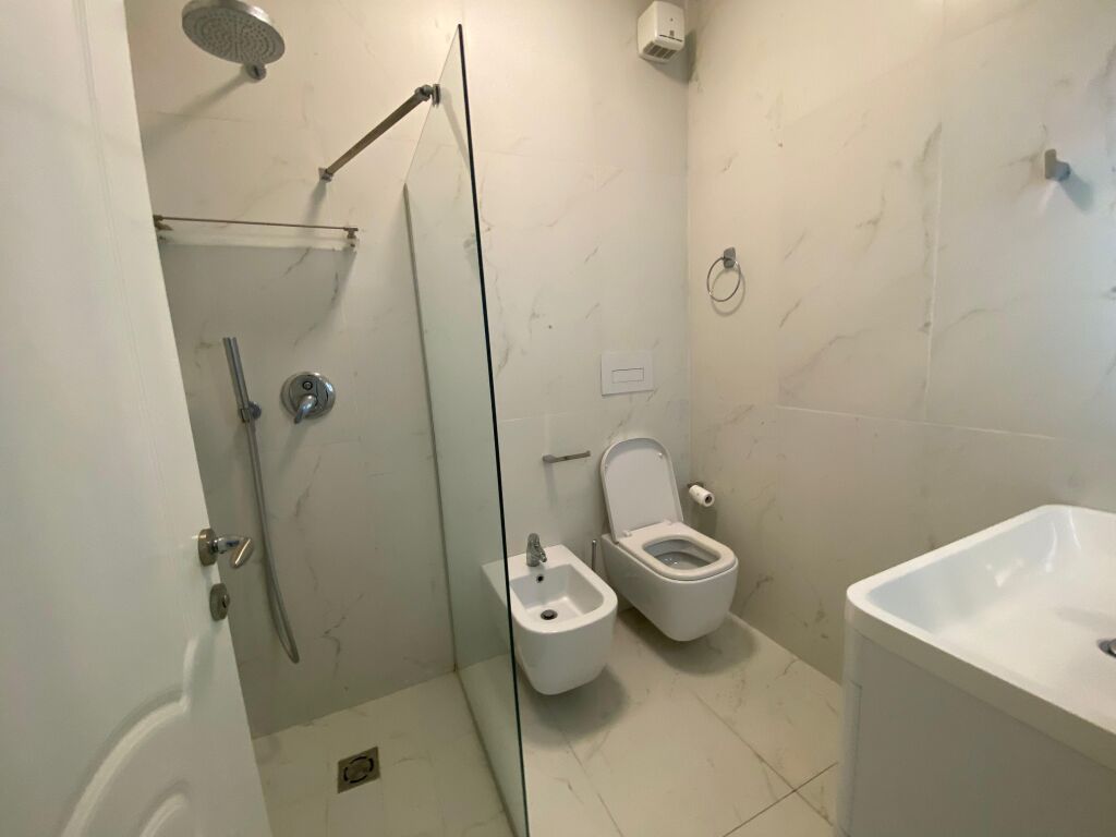 🏡 Shitet apartament 2+1+2 te Pazari i Ri