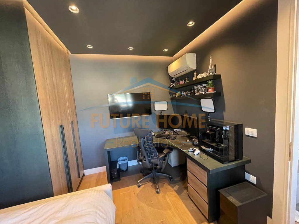 Shitet apartament 3+1+2 Komuna e Parisit