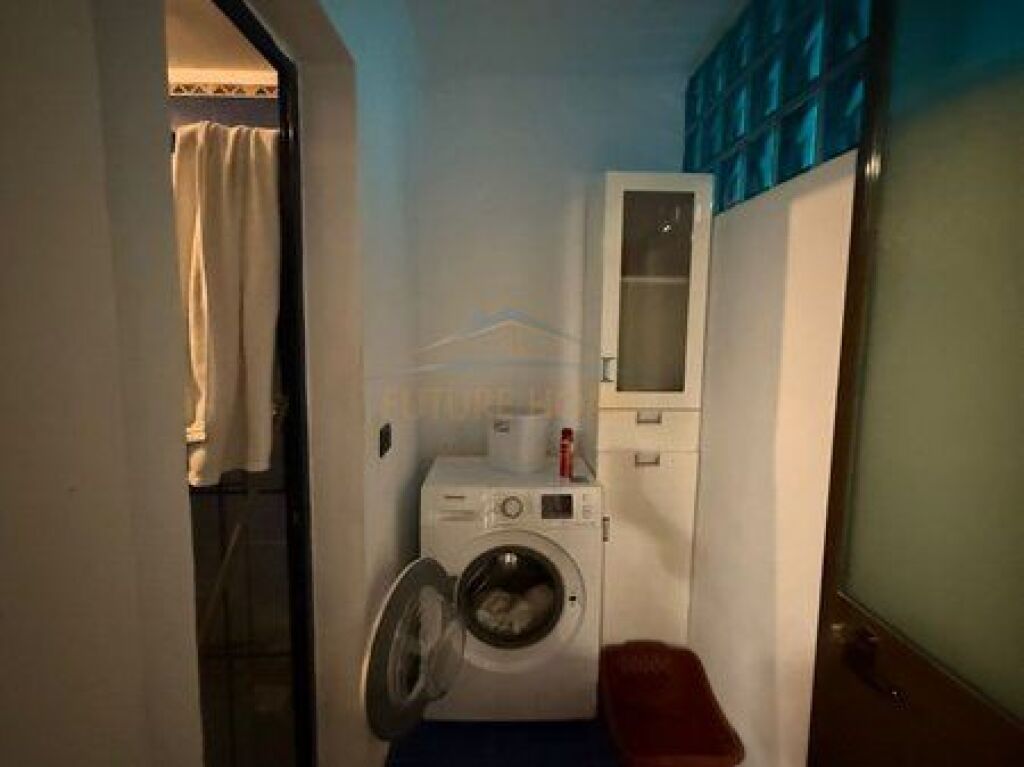Shitet,Apartament 2+1, Myslym Shyr Tiranë