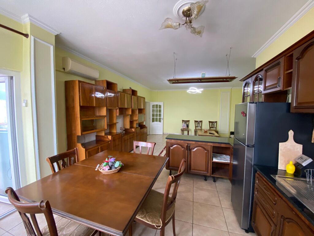 🏡 Shitet apartament 2+1+2 te Pazari i Ri