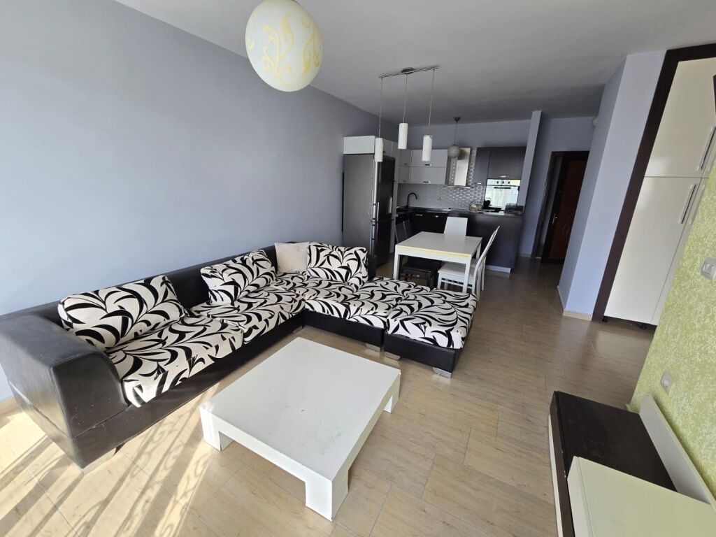Shitet Apartament 2+1+2 te Ish Urt, Durres