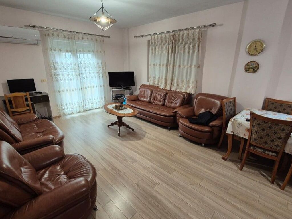 🏡 Appartamento 2+1+2 in Affitto a Komuna e Parisit ✨