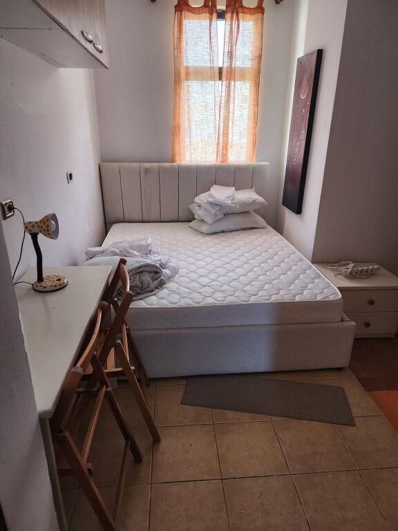 Jepet me qira 1+1 ish parku 400 mije leke