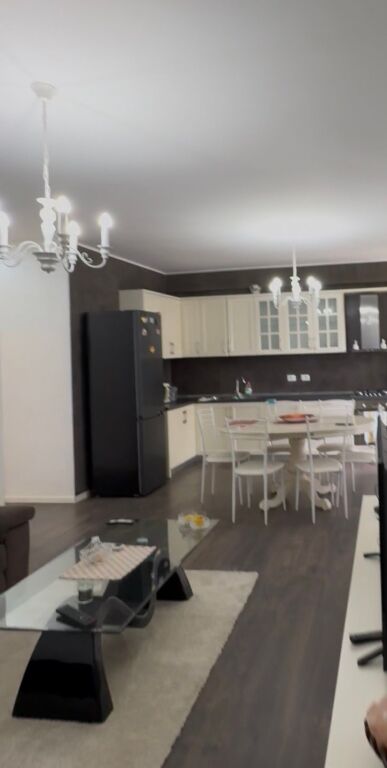Shitet , Apartament 2+1+2 , Fresk