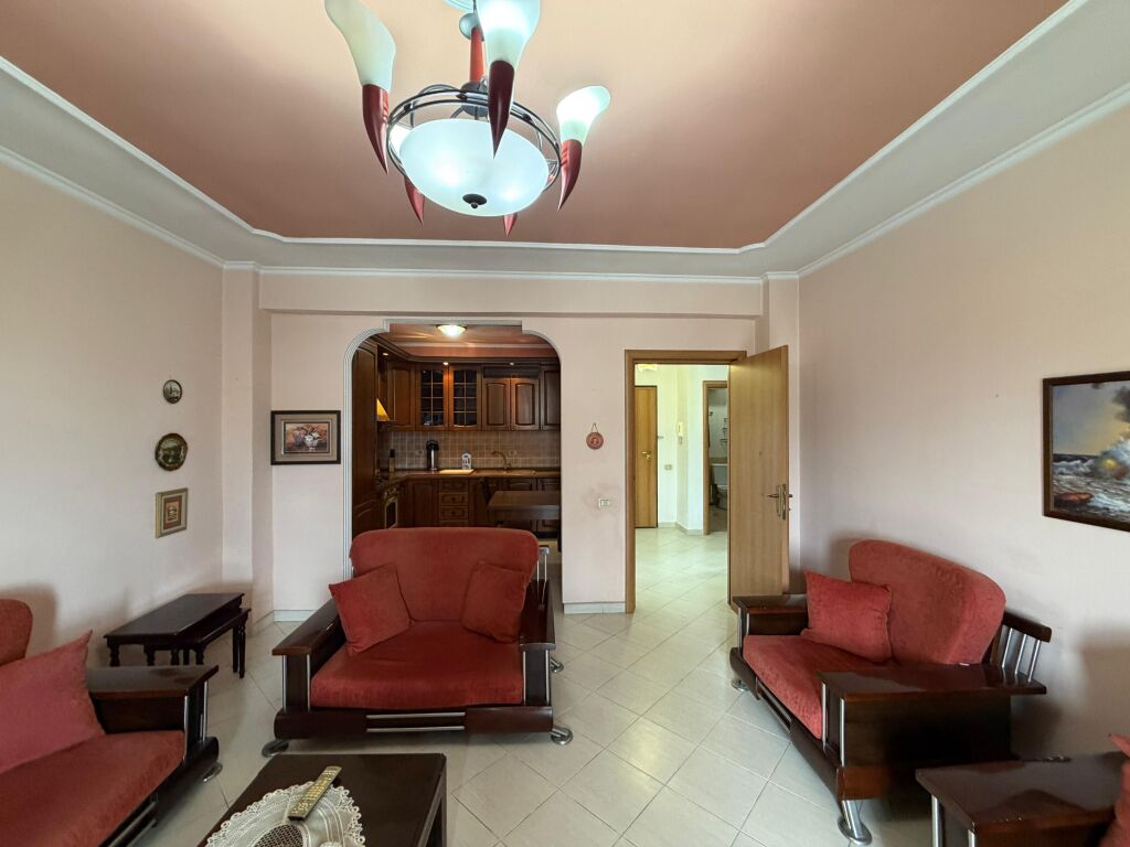 Shitet Apartament 3+1+2 te Pallati Sportit, Durres
