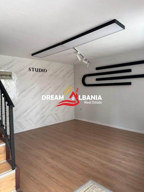 Negozio Moderno in Affitto 32m² vicino a Kafe Flora – Posizione Perfetta per Affari (ID 42711167)