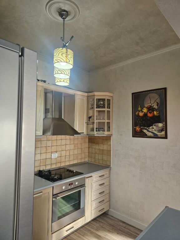 APARTAMENT ME QERA 3+1 QENDER 150.000 LEKE FH-74415