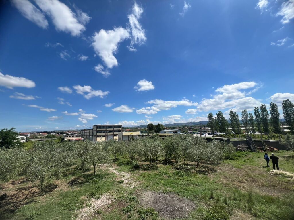 SHITET VILE 3 KATSHE + VILE 1 KATSHE PRANE RESORT VIENA DURRES 400000 EURO