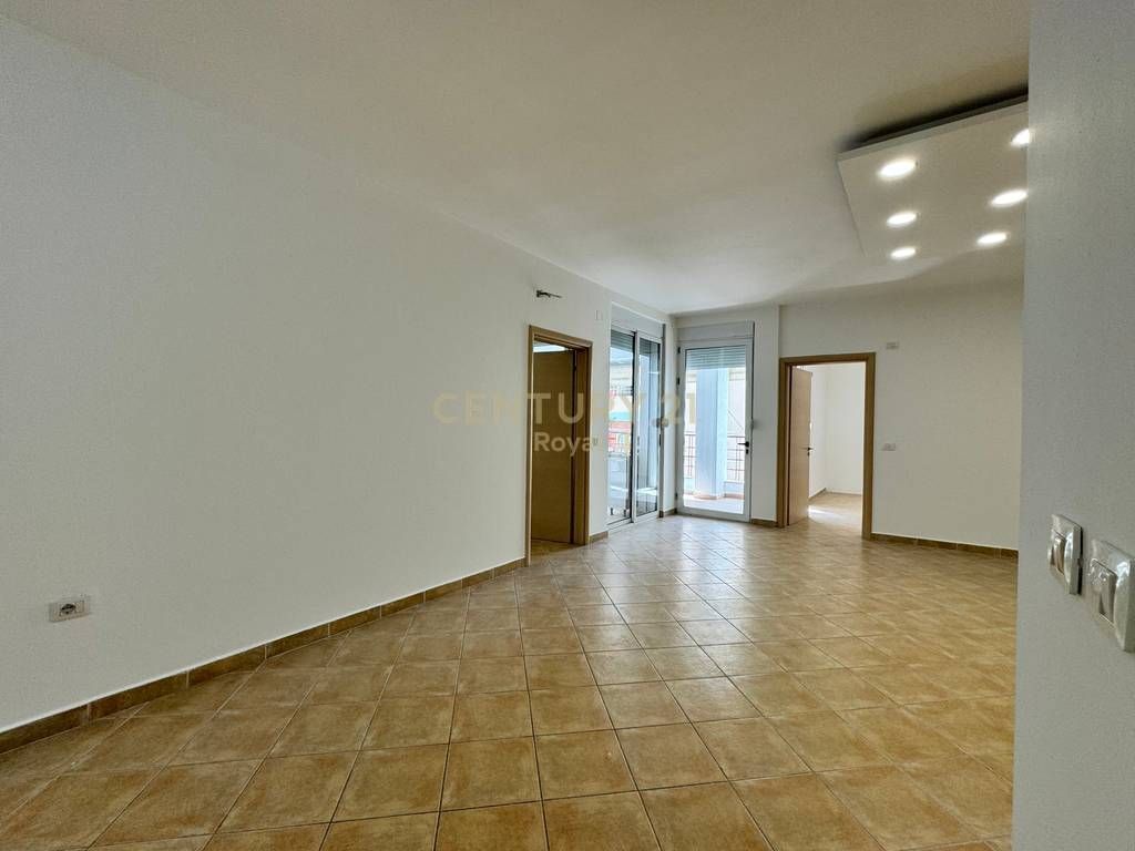 SHESIM APARTAMENT 2+1 TE KODRA E DIELLIT RRUGA XHON KENEDI