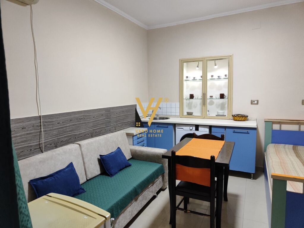 JEPET GARSONIERE 28 M2 ME QERA TE MEDRESEJA 300 EURO