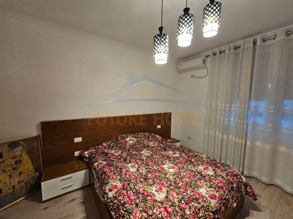 JAP  ME QERA APARTAMENT 2+1 TEK KOMPLEKSI KONTAKT, 21 DHJETORI