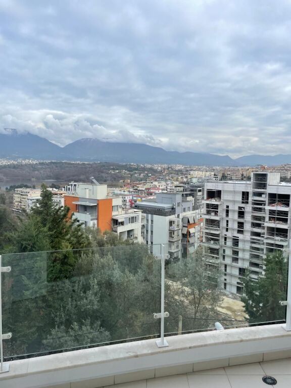 Appartamento 2+1 in affitto Sopra il giardino botanico