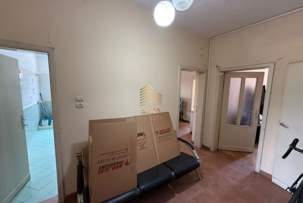 Rent, Business Premises 3+1+2blk, Elbasan Street, 800 Euro/month