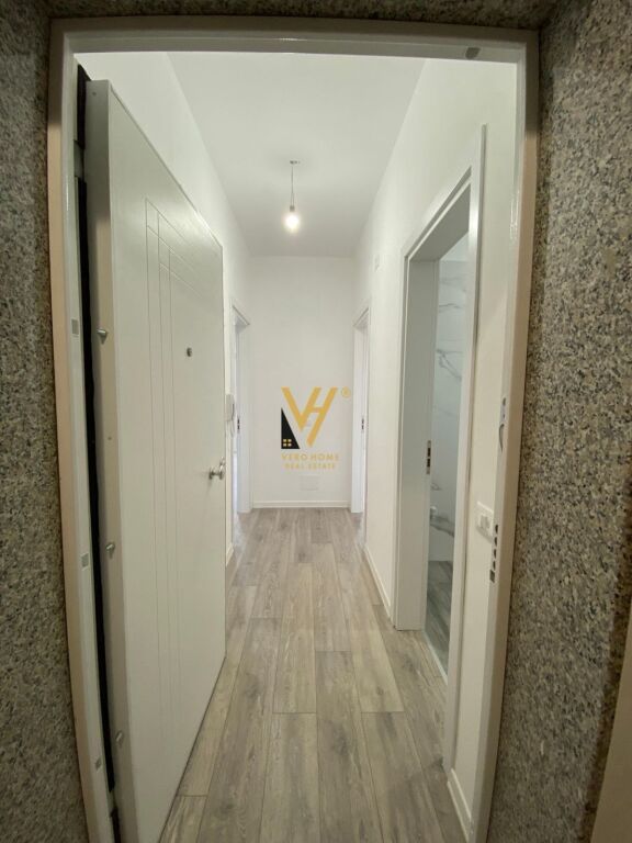 UFFICIO 72 M2 IN AFFITTO A KIKA 2, MUNICIPIO PARISIT 70.000 LEKE