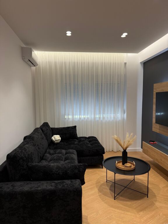 Apartament luksoz 1+1 me qira – pranë Liqenit Artificial !