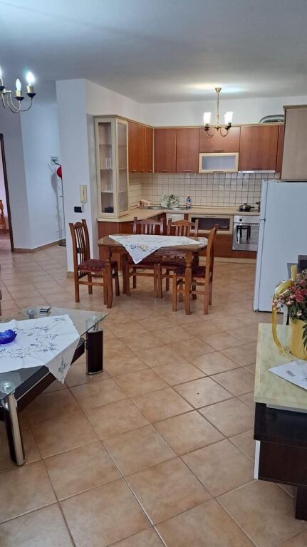 Appartamento 2+1 in affitto a Globi, Via Kavaja
