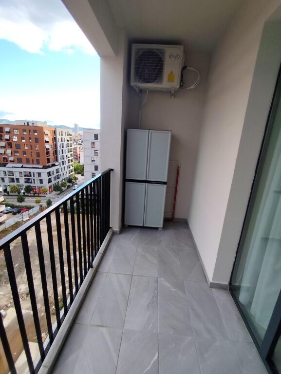 Jepet me qera Apartamenti 1+1, prane Spitalit Nene Tereza Kompleksi ASL 500 Mije leke