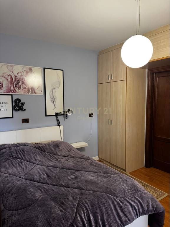 Elegancë Klasike &amp; Hapësira të Bollshme | Shitet Apartament 168m² - Medreseja, Tiranë