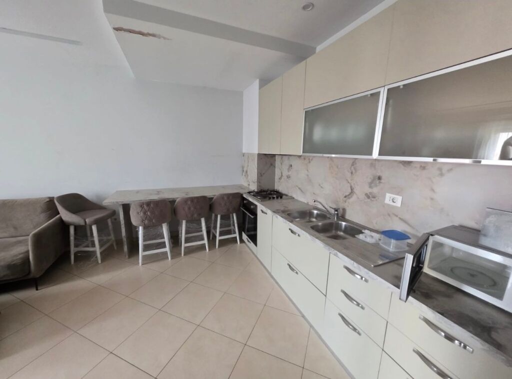 2+1, palazzo con ascensore, a Selvia, 650 mila lek