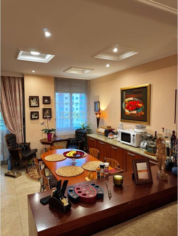 Elegancë Klasike &amp; Hapësira të Bollshme | Shitet Apartament 168m² - Medreseja, Tiranë