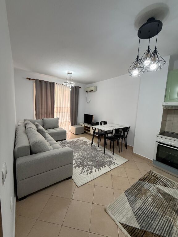 Shitet Apartament 1+1 ne Golem !