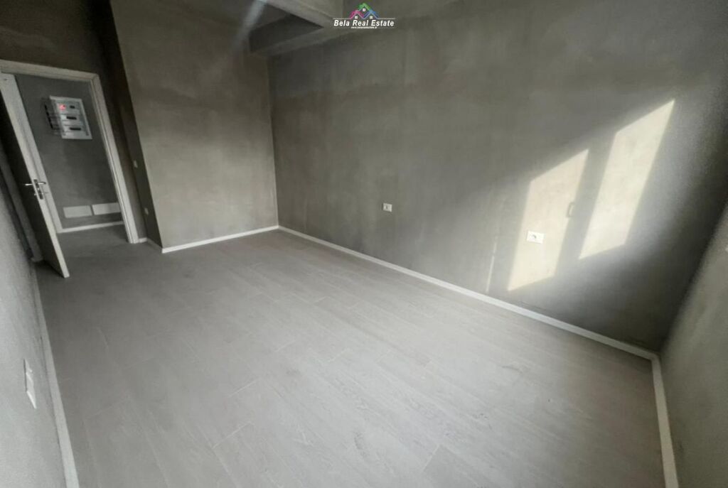 Zyre Me Qera 3+1 Ne Astir (ID BZ2966) Tirane