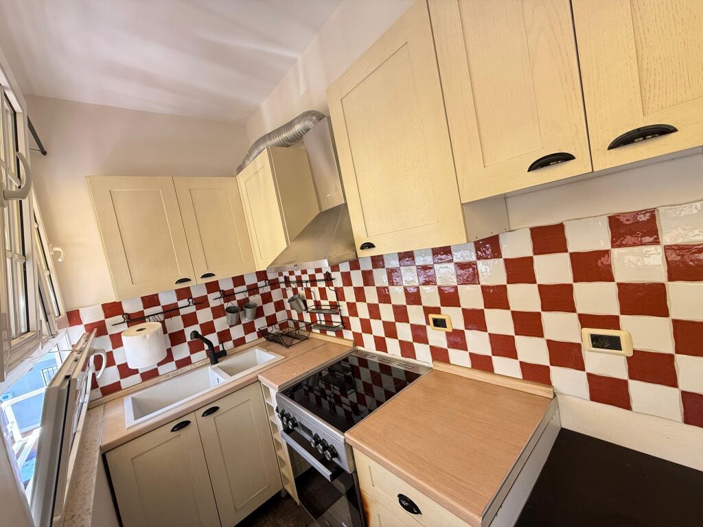Apartament Ne Shitje 2+1 Tek Kodra e Diellit (ID B120863) Tirane