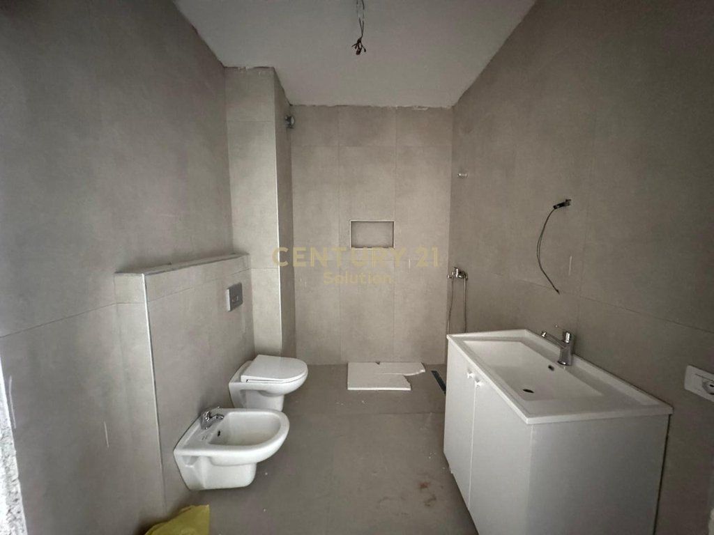 APARTAMENT 2+1+2 TUALETE PER SHITJE PRANE KOMPLEKSIT FRATARI!