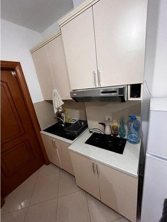 Shitet Apartament 1+1 në zemër të Shëngjinit – 70 metra nga deti