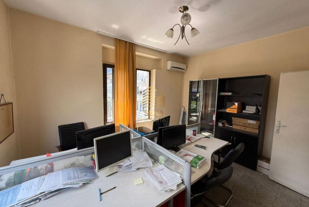 Rent, Business Premises 3+1+2blk, Elbasan Street, 800 Euro/month