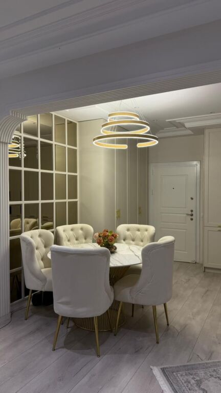 Shitet Apartament 2+1 i mobiluar luks tek Komuna e Parisit