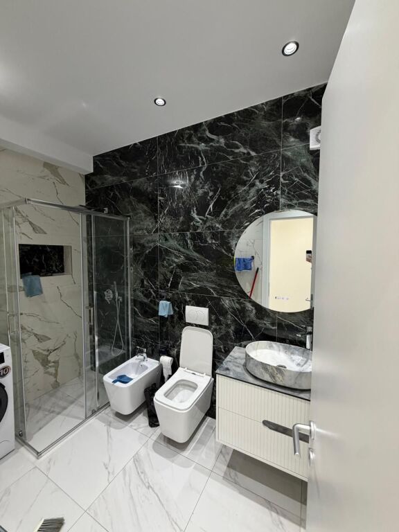 🏡✨ QERA – Apartament 2+1+2 tek Kompleksi Golden Park 📍 Përballë Spitalit Amerikan 3💰 Çmimi: 60.000 Lekë / muaj