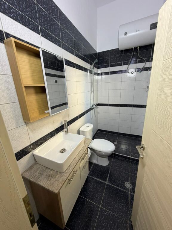 Jepet me qera 2+1+2 , 110 m² ,600 € , tek Kodra e Diellit, prane Eleonores